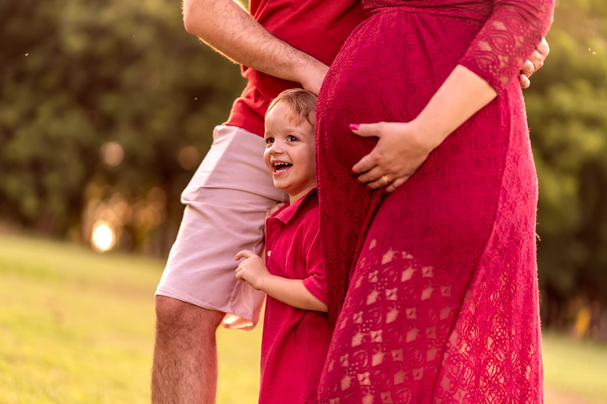 gestante-emanuelle-por-do-sol-espaço-bem-viver-ar-livre-Rondonópolis-mt-fotografia-de-família-gestação-Cléver-Freitas