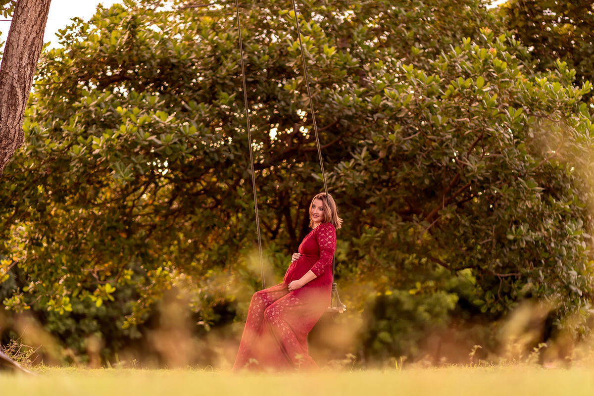 gestante-emanuelle-por-do-sol-espaço-bem-viver-ar-livre-Rondonópolis-mt-fotografia-de-família-gestação-Cléver-Freitas