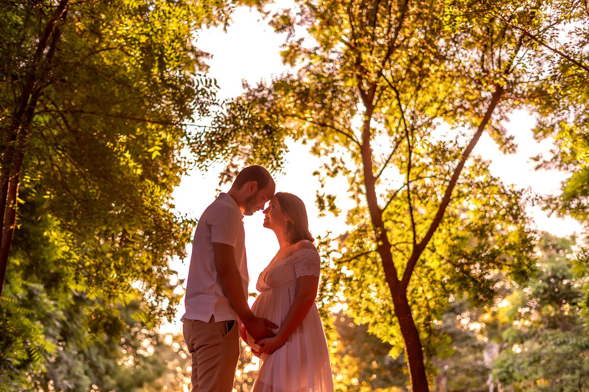 gestante-emanuelle-por-do-sol-espaço-bem-viver-ar-livre-Rondonópolis-mt-fotografia-de-família-gestação-Cléver-Freitas