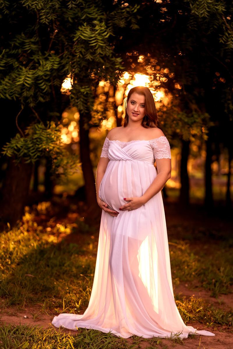 gestante-emanuelle-por-do-sol-espaço-bem-viver-ar-livre-Rondonópolis-mt-fotografia-de-família-gestação-Cléver-Freitas
