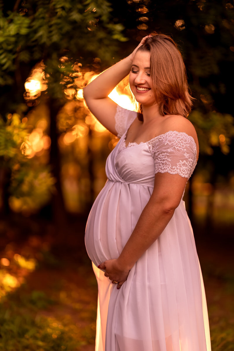 gestante-emanuelle-por-do-sol-espaço-bem-viver-ar-livre-Rondonópolis-mt-fotografia-de-família-gestação-Cléver-Freitas