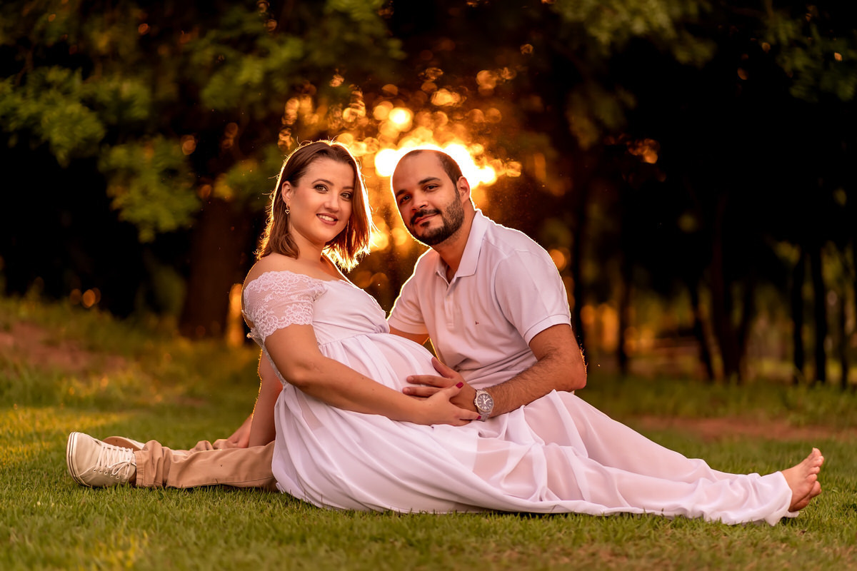 gestante-emanuelle-por-do-sol-espaço-bem-viver-ar-livre-Rondonópolis-mt-fotografia-de-família-gestação-Cléver-Freitas