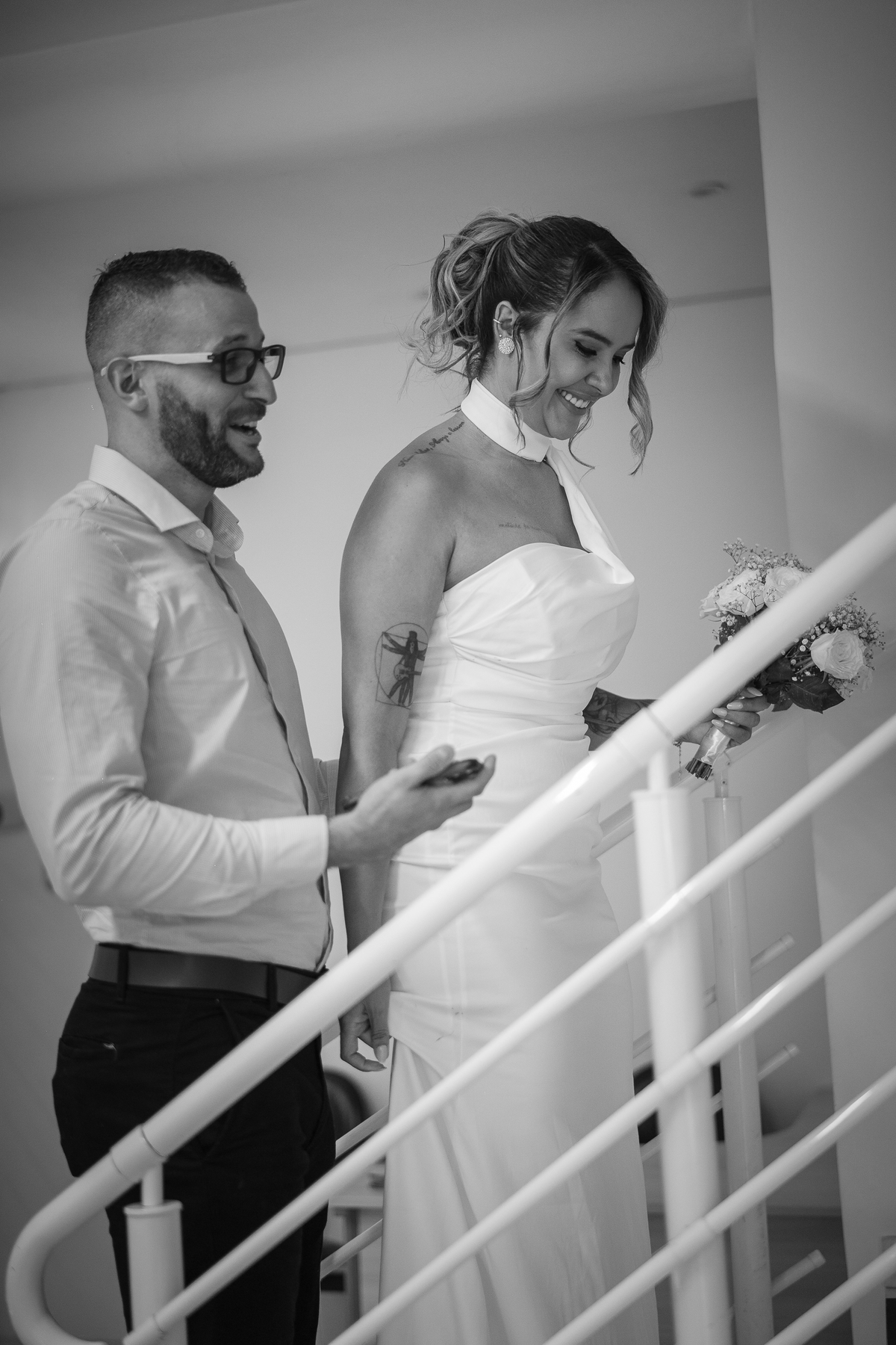 Foto do casal feita na chegada no cartório, para a assinatura do registro civil.