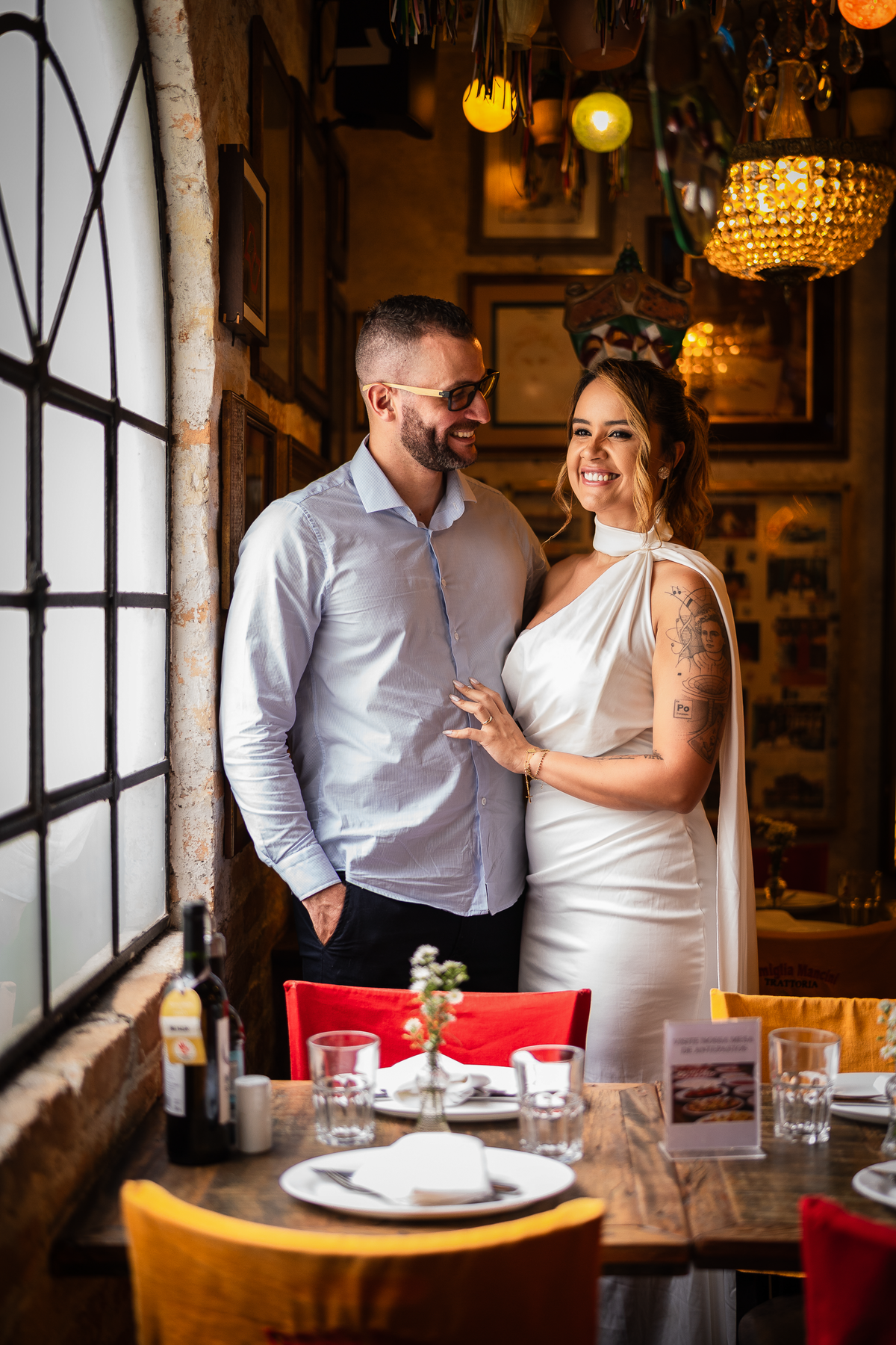 Foto pousada do casal feita após ceriônia do registro civil.