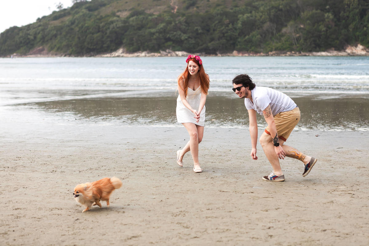 fotografia de pre casamento, feito na praia , com pet, dog