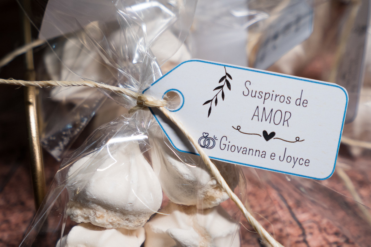 Foto que mostra o detalhe da lembrancinha de casamento, do casal Giovanna e Joyce