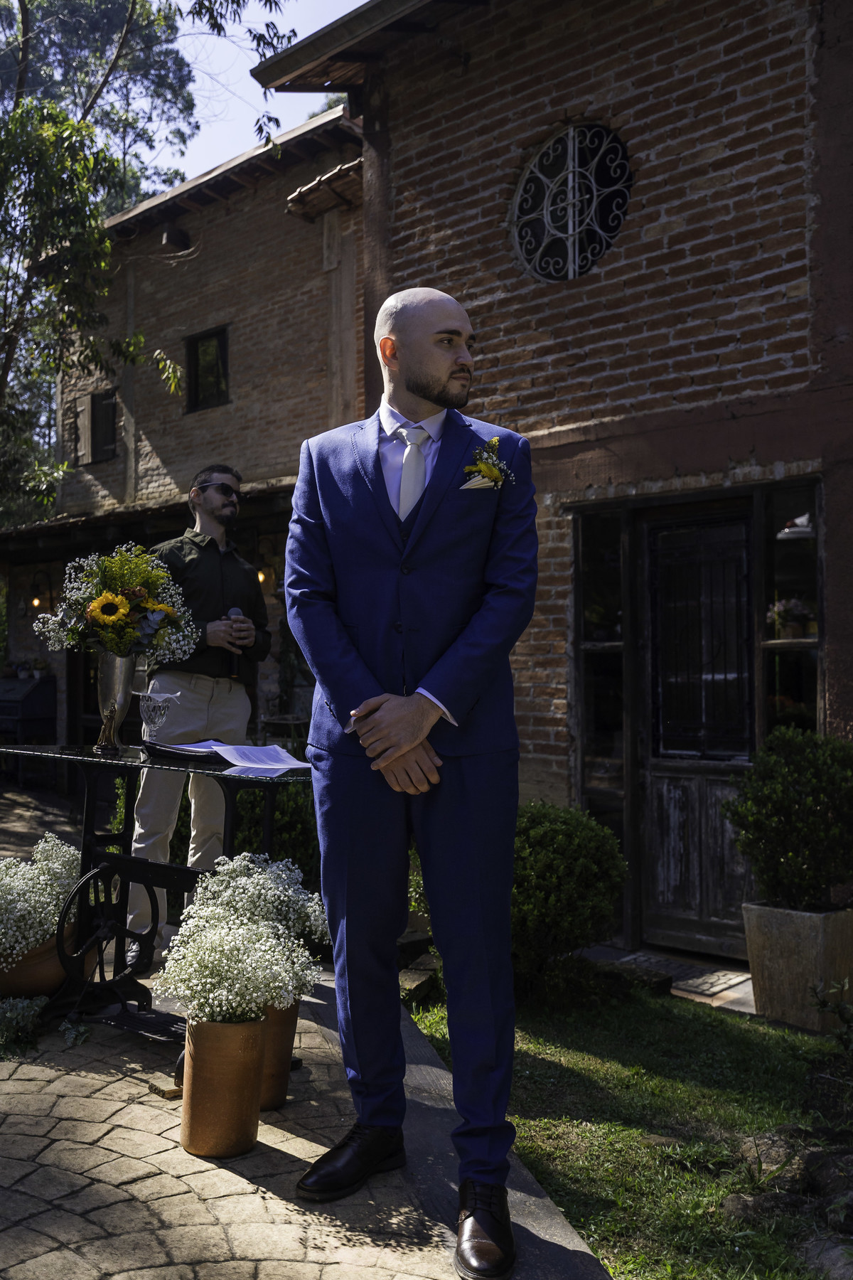Foto tirada na cerimônia de casamento realizado no espaço Casa Matali em Mariporã.