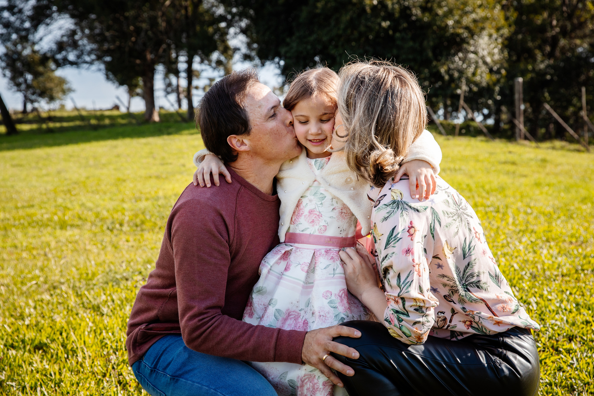 crianças infantil aline bortolini fotografia fotógrafa em garibaldi fotografia garibaldi fotografia externa fotos em família fotografia infantil vale dos vinhedos serra gaúcha porto seguro amor e afeto Essência porto seguro, virtudes, lar, família 