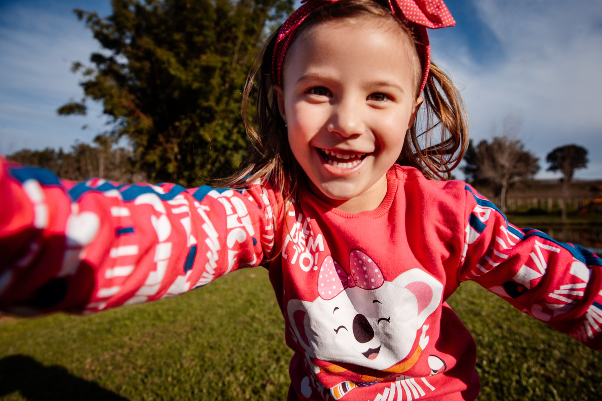 crianças infantil aline bortolini fotografia fotógrafa em garibaldi fotografia garibaldi fotografia externa fotos em família fotografia infantil vale dos vinhedos serra gaúcha porto seguro amor e afeto Essência porto seguro, virtudes, lar, família 