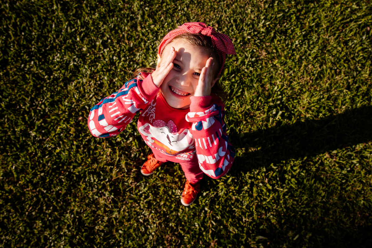 crianças infantil aline bortolini fotografia fotógrafa em garibaldi fotografia garibaldi fotografia externa fotos em família fotografia infantil vale dos vinhedos serra gaúcha porto seguro amor e afeto Essência porto seguro, virtudes, lar, família 