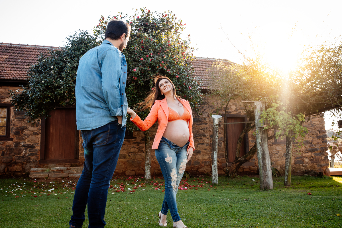Ensaio Gestante Gestação  Bebê à Bordo Fotografia de gestante Fotógrafos em Garibaldi Fotografia em garibaldi Aline Bortolini Aline Bortolini Fotografia Fotografia em Bento Gonçalves Doce espera Fotografia no vale dos vinhedos Mãe de menino família