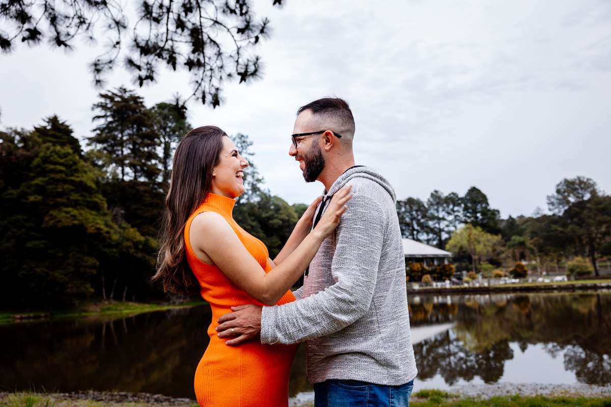 Ensaio Gestante Gestação  Bebê à Bordo Fotografia de gestante Fotógrafos em Garibaldi Fotografia em garibaldi Aline Bortolini Aline Bortolini Fotografia Fotografia em Bento Gonçalves Doce espera Fotografia no vale dos vinhedos Mãe de menina família