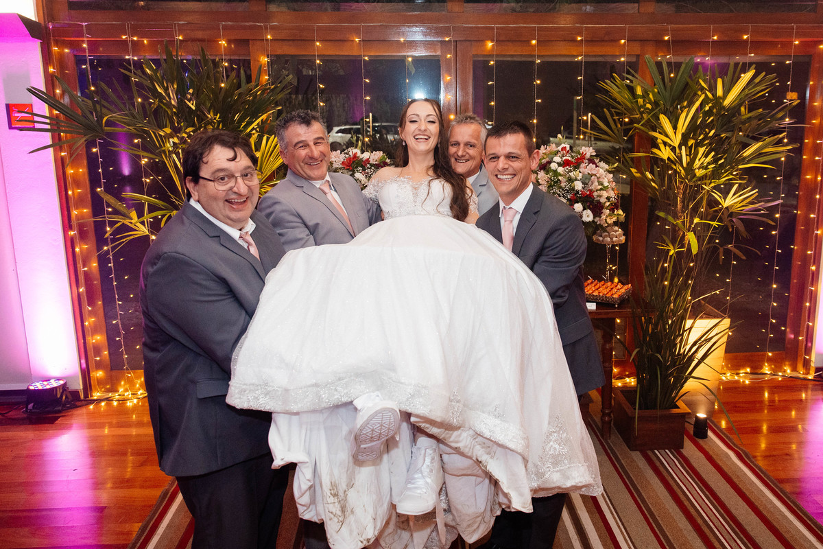 Aline Bortolini Fotografia
Fotógrafo no vale dos vinhedos
Case na Serra Gaúcha
casamento em Garibaldi 