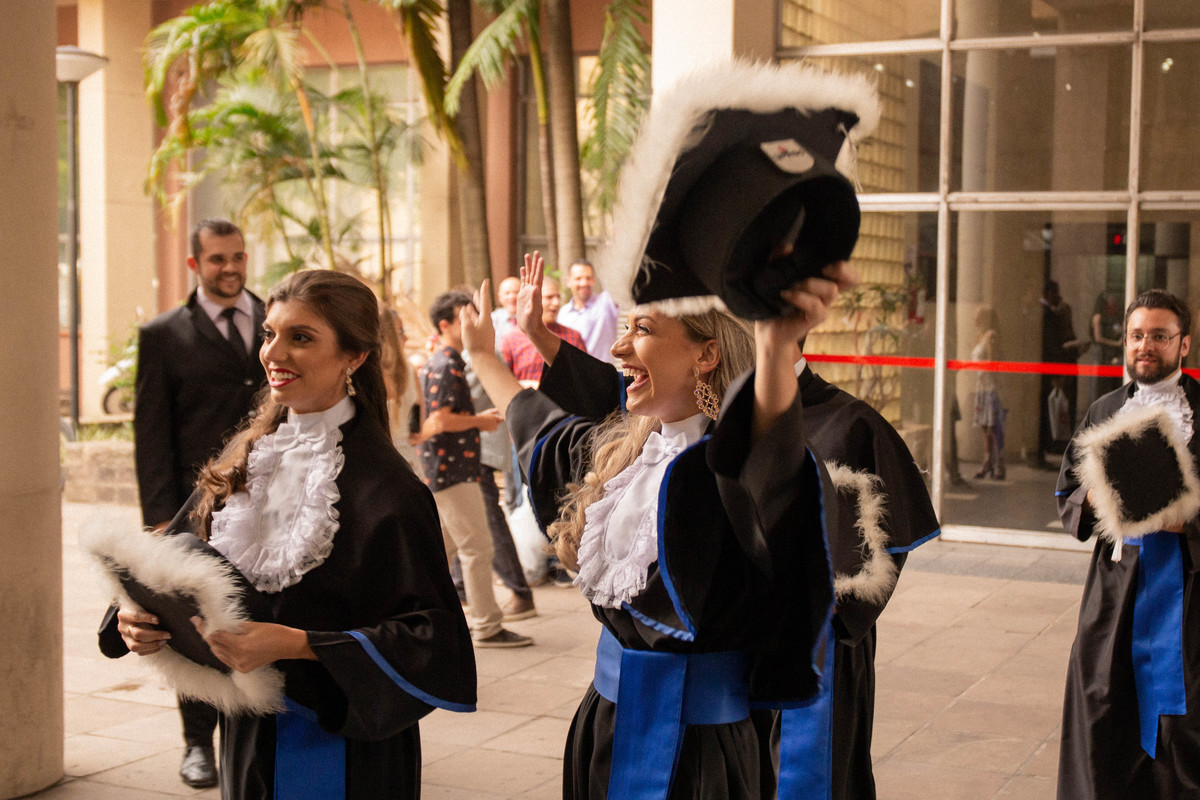 Formatura colação de grau ensaio pré formatura ensaio de formatura formei formandos 2021 Aline Bortolini Fotografia Fotógrafos no Vale dos Vinhedos Fotógrafos em Garibaldi Fotógrafos em Bento Gonçalves 