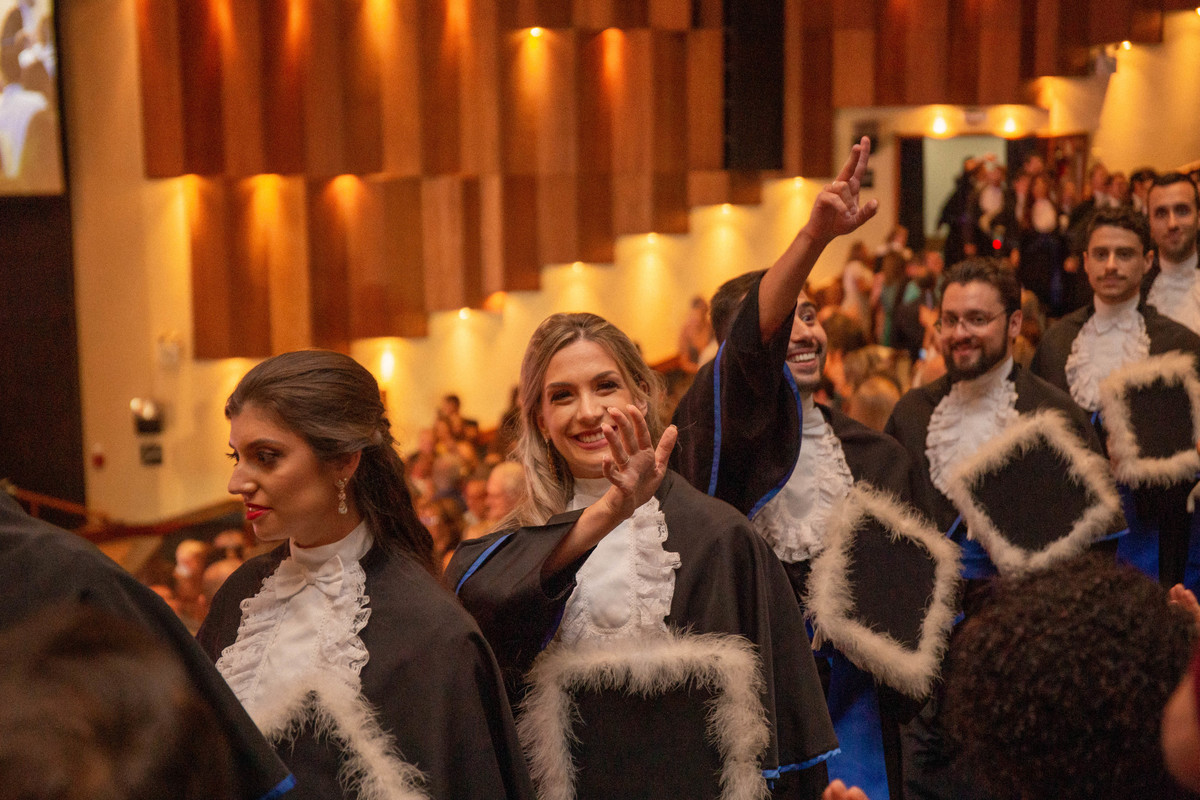 Formatura colação de grau ensaio pré formatura ensaio de formatura formei formandos 2021 Aline Bortolini Fotografia Fotógrafos no Vale dos Vinhedos Fotógrafos em Garibaldi Fotógrafos em Bento Gonçalves 