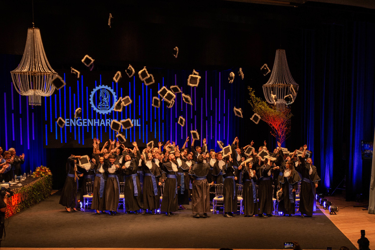 Formatura colação de grau ensaio pré formatura ensaio de formatura formei formandos 2021 Aline Bortolini Fotografia Fotógrafos no Vale dos Vinhedos Fotógrafos em Garibaldi Fotógrafos em Bento Gonçalves 