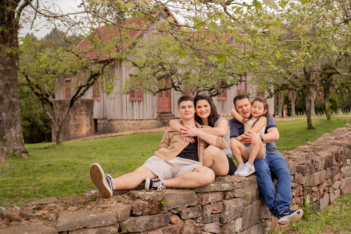 Ensaio família Ensaio externo em Garibaldi Garibaldi Serra Gaúcha Vale dos Vinhedos Aline Bortolini Fotografia 

Fotografia Ensaio Criança ensaio infantil 