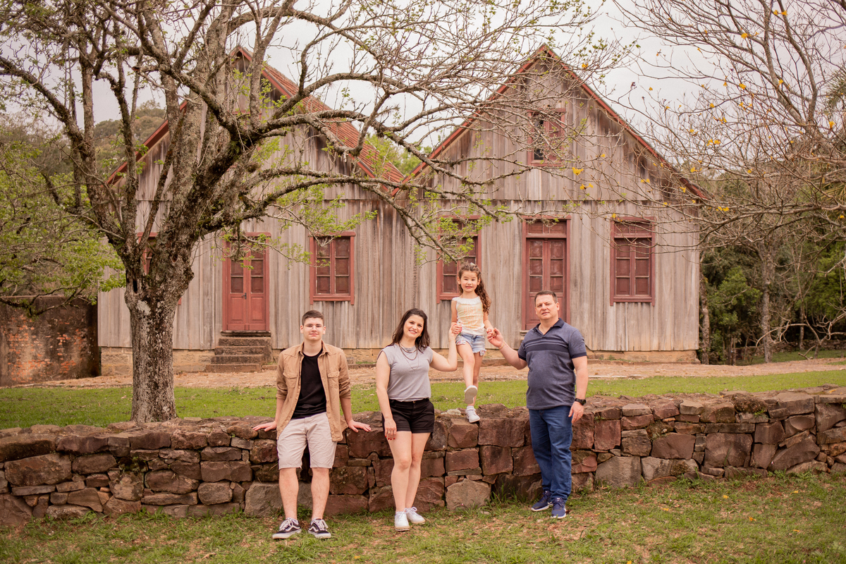 Ensaio família Ensaio externo em Garibaldi Garibaldi Serra Gaúcha Vale dos Vinhedos Aline Bortolini Fotografia 

Fotografia Ensaio Criança ensaio infantil 