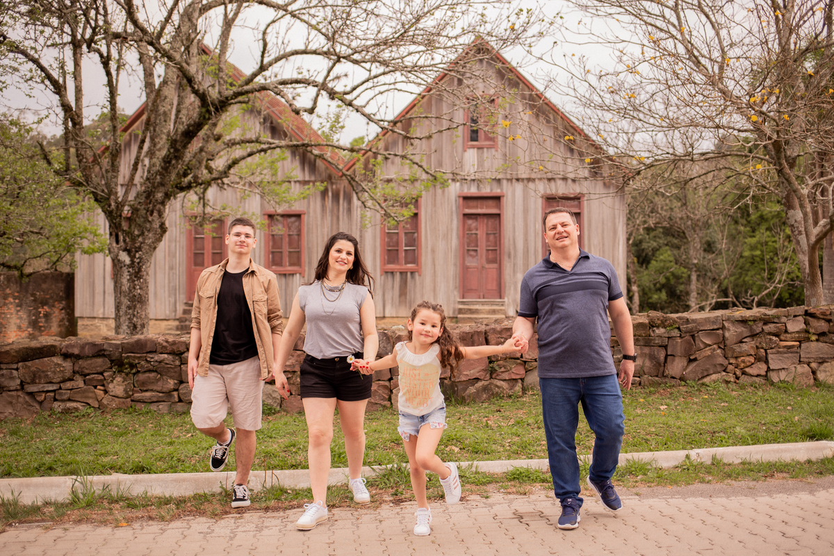 Ensaio família Ensaio externo em Garibaldi Garibaldi Serra Gaúcha Vale dos Vinhedos Aline Bortolini Fotografia 

Fotografia Ensaio Criança ensaio infantil 