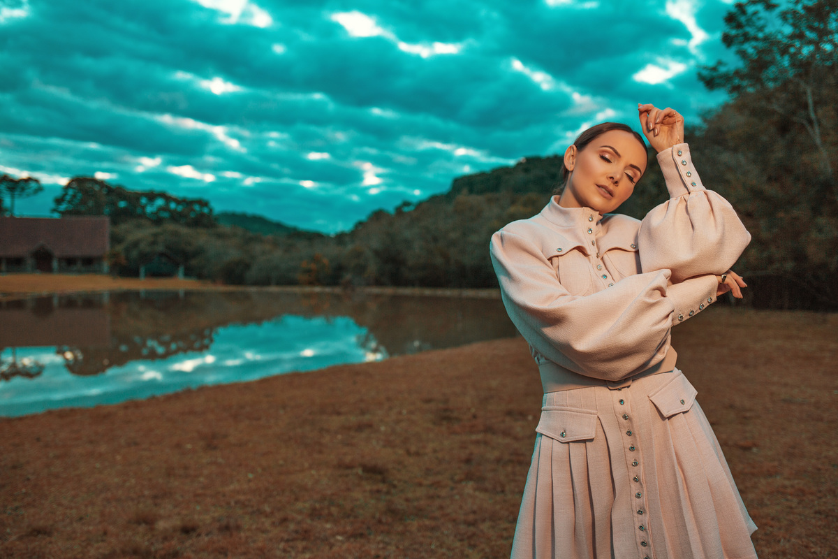 Aurora Cinabre Aline Botolini Elias Langer Aline Bortolini Fotografia Ensaio Onírico Tons quentes Ensaio fotográfico Ensaio externo Sessão de fotos Fotografia Fotógrafos em Garibaldi Garibaldi Serra Gaúcha Ensaio feminino Vale dos vinhedos Projeto de foto