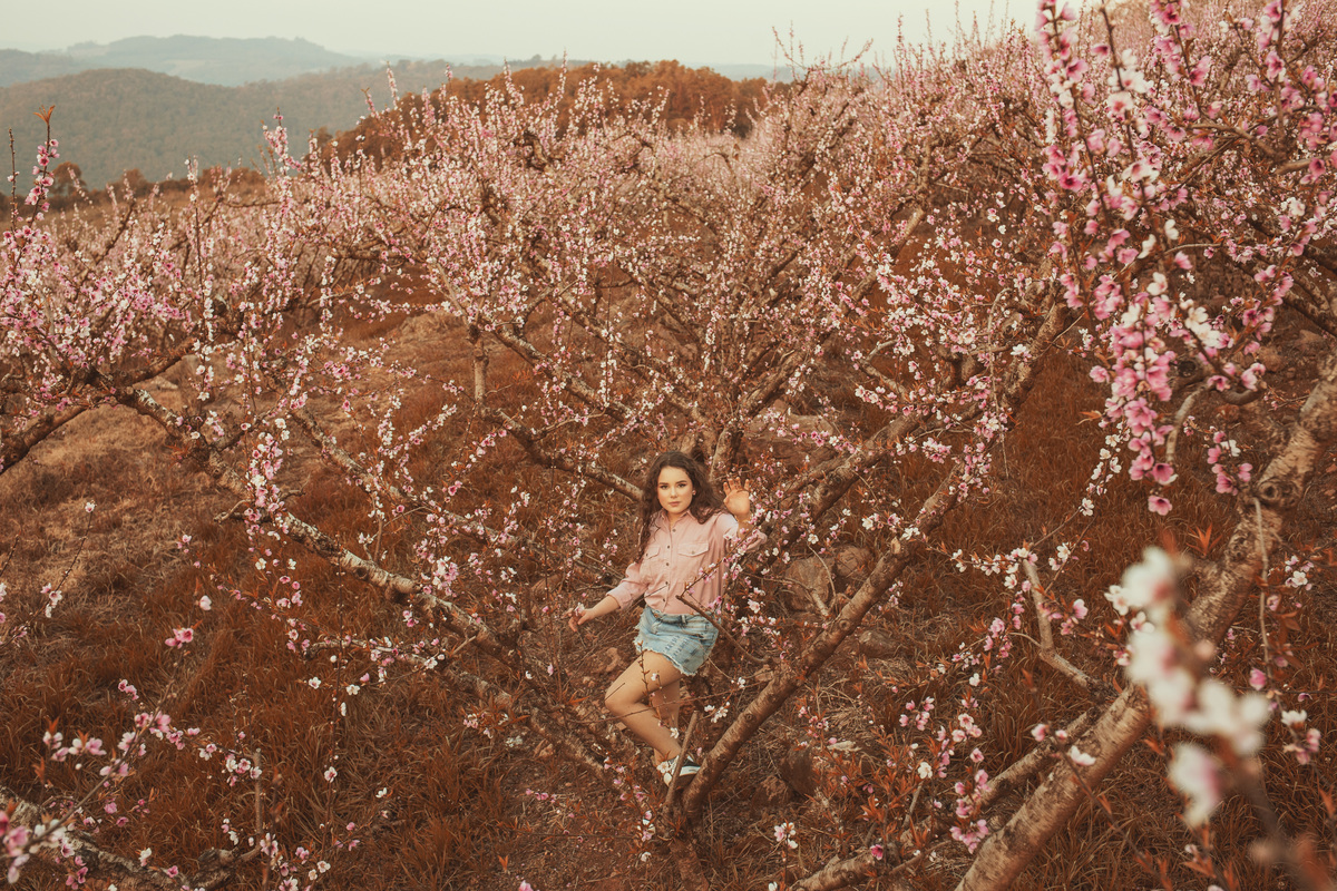 Aurora Cinabre Aline Botolini Elias Langer Aline Bortolini Fotografia Ensaio Onírico Tons quentes Ensaio fotográfico Ensaio externo Sessão de fotos Fotografia Fotógrafos em Garibaldi Garibaldi Serra Gaúcha Ensaio feminino Vale dos vinhedos Projeto de foto