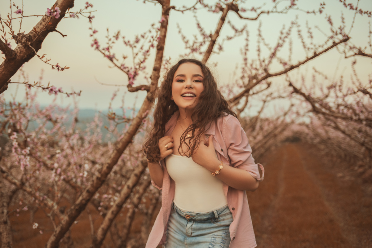 Aurora Cinabre Aline Botolini Elias Langer Aline Bortolini Fotografia Ensaio Onírico Tons quentes Ensaio fotográfico Ensaio externo Sessão de fotos Fotografia Fotógrafos em Garibaldi Garibaldi Serra Gaúcha Ensaio feminino Vale dos vinhedos Projeto de foto