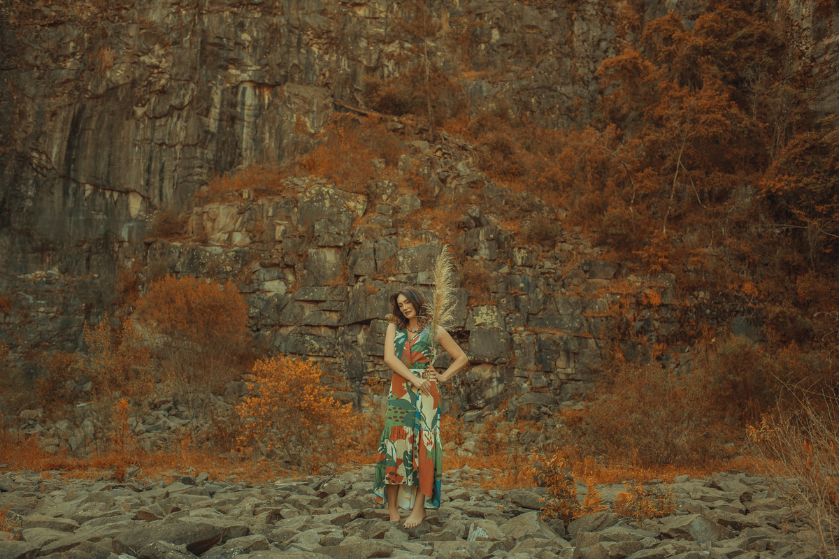 Aurora Cinabre Aline Botolini Elias Langer Aline Bortolini Fotografia Ensaio Onírico Tons quentes Ensaio fotográfico Ensaio externo Sessão de fotos Fotografia Fotógrafos em Garibaldi Garibaldi Serra Gaúcha Ensaio feminino Vale dos vinhedos Projeto de foto