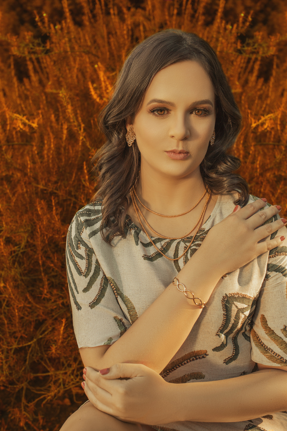 Aurora Cinabre Aline Botolini Elias Langer Aline Bortolini Fotografia Ensaio Onírico Tons quentes Ensaio fotográfico Ensaio externo Sessão de fotos Fotografia Fotógrafos em Garibaldi Garibaldi Serra Gaúcha Ensaio feminino Vale dos vinhedos Projeto de foto