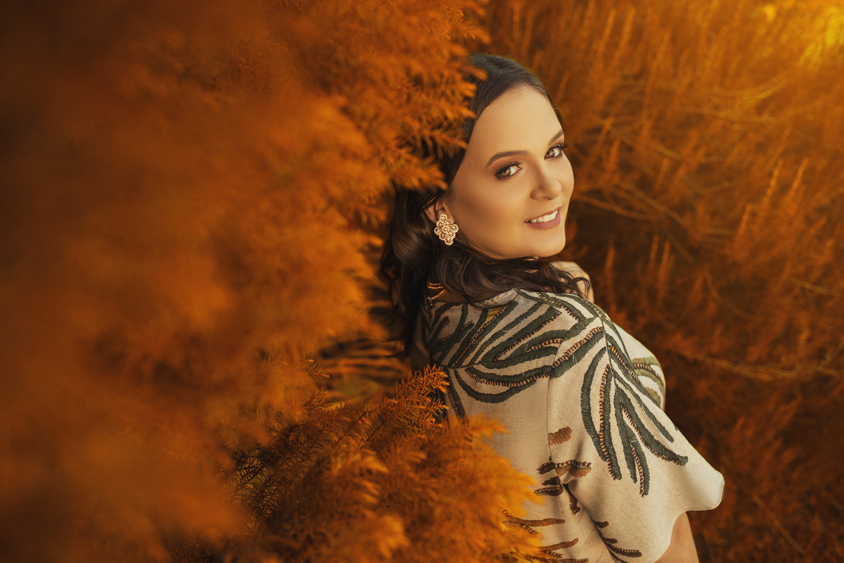 Aurora Cinabre Aline Botolini Elias Langer Aline Bortolini Fotografia Ensaio Onírico Tons quentes Ensaio fotográfico Ensaio externo Sessão de fotos Fotografia Fotógrafos em Garibaldi Garibaldi Serra Gaúcha Ensaio feminino Vale dos vinhedos Projeto de foto