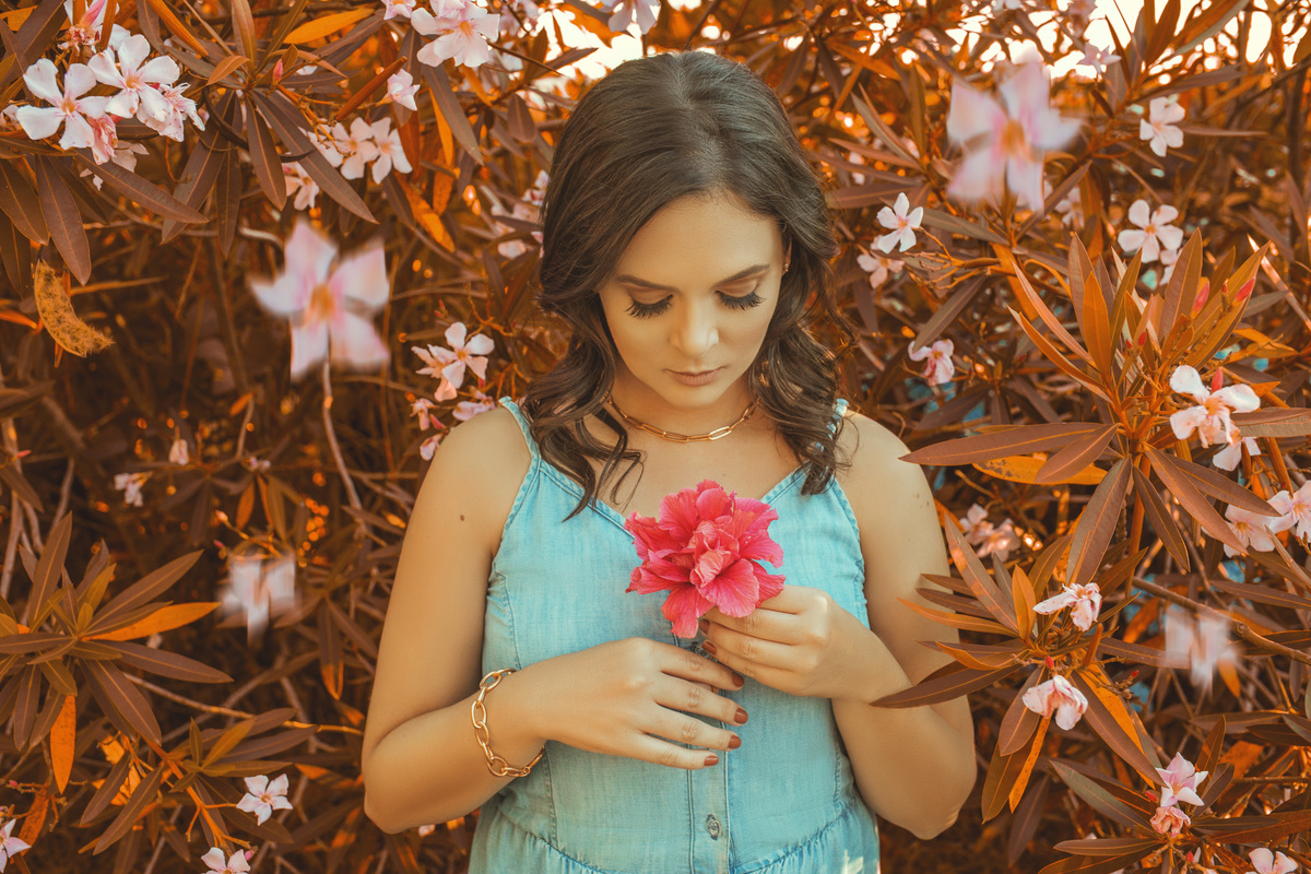 Aurora Cinabre Aline Botolini Elias Langer Aline Bortolini Fotografia Ensaio Onírico Tons quentes Ensaio fotográfico Ensaio externo Sessão de fotos Fotografia Fotógrafos em Garibaldi Garibaldi Serra Gaúcha Ensaio feminino Vale dos vinhedos Projeto de foto