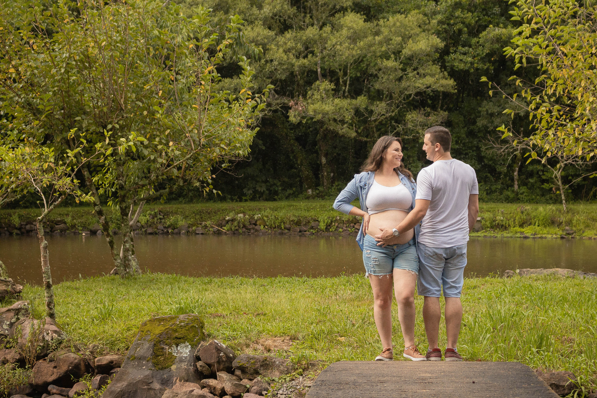 Ensaio Gestante Gestação  Bebê à Bordo Fotografia de gestante Fotógrafos em Garibaldi Fotografia em garibaldi Aline Bortolini Aline Bortolini Fotografia Fotografia em Bento Gonçalves Doce espera Fotografia no vale dos vinhedos Mãe de menino