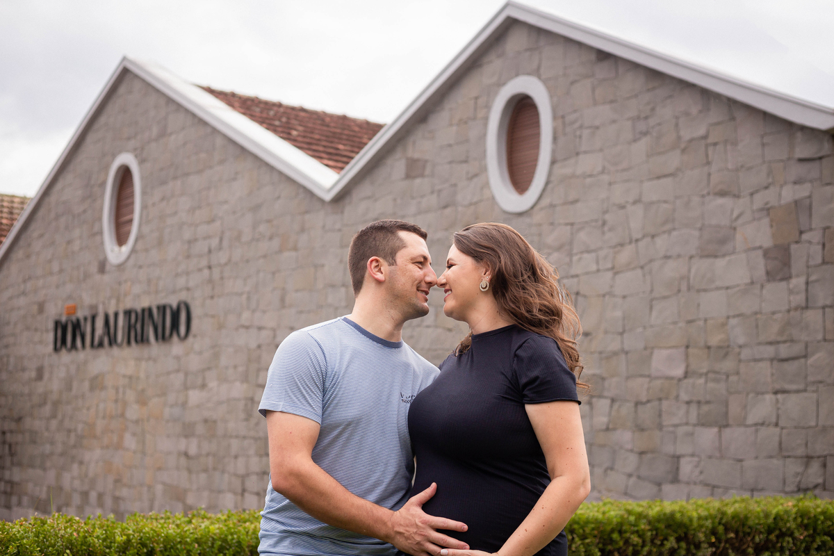 Ensaio Gestante Gestação  Bebê à Bordo Fotografia de gestante Fotógrafos em Garibaldi Fotografia em garibaldi Aline Bortolini Aline Bortolini Fotografia Fotografia em Bento Gonçalves Doce espera Fotografia no vale dos vinhedos Mãe de menino