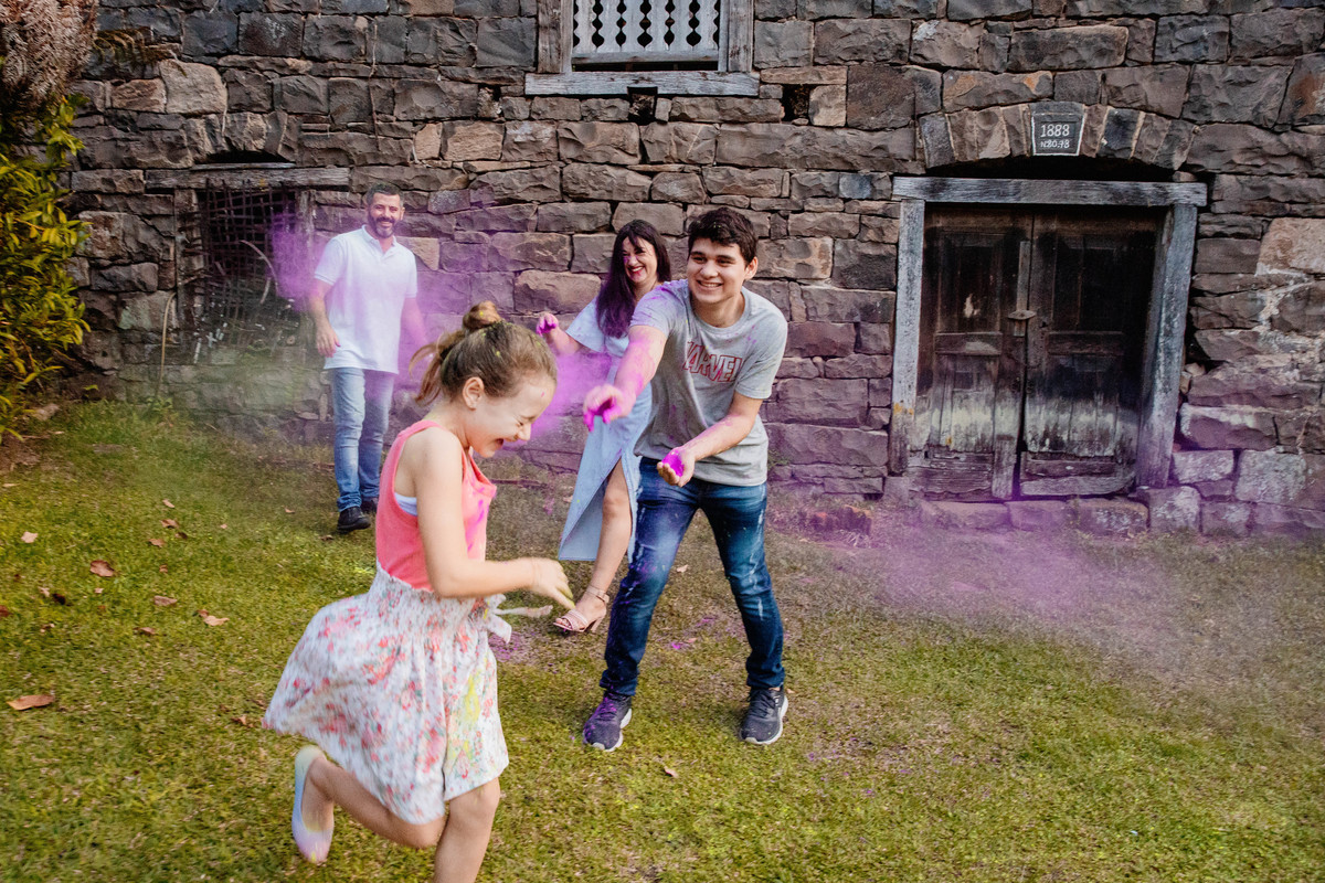 
crianças infantil aline bortolini fotografia fotógrafa em garibaldi fotografia garibaldi fotografia externa fotos em família fotografia infantil vale dos vinhedos serra gaúcha porto seguro amor e afeto Caminhos de pedra casa de bona 