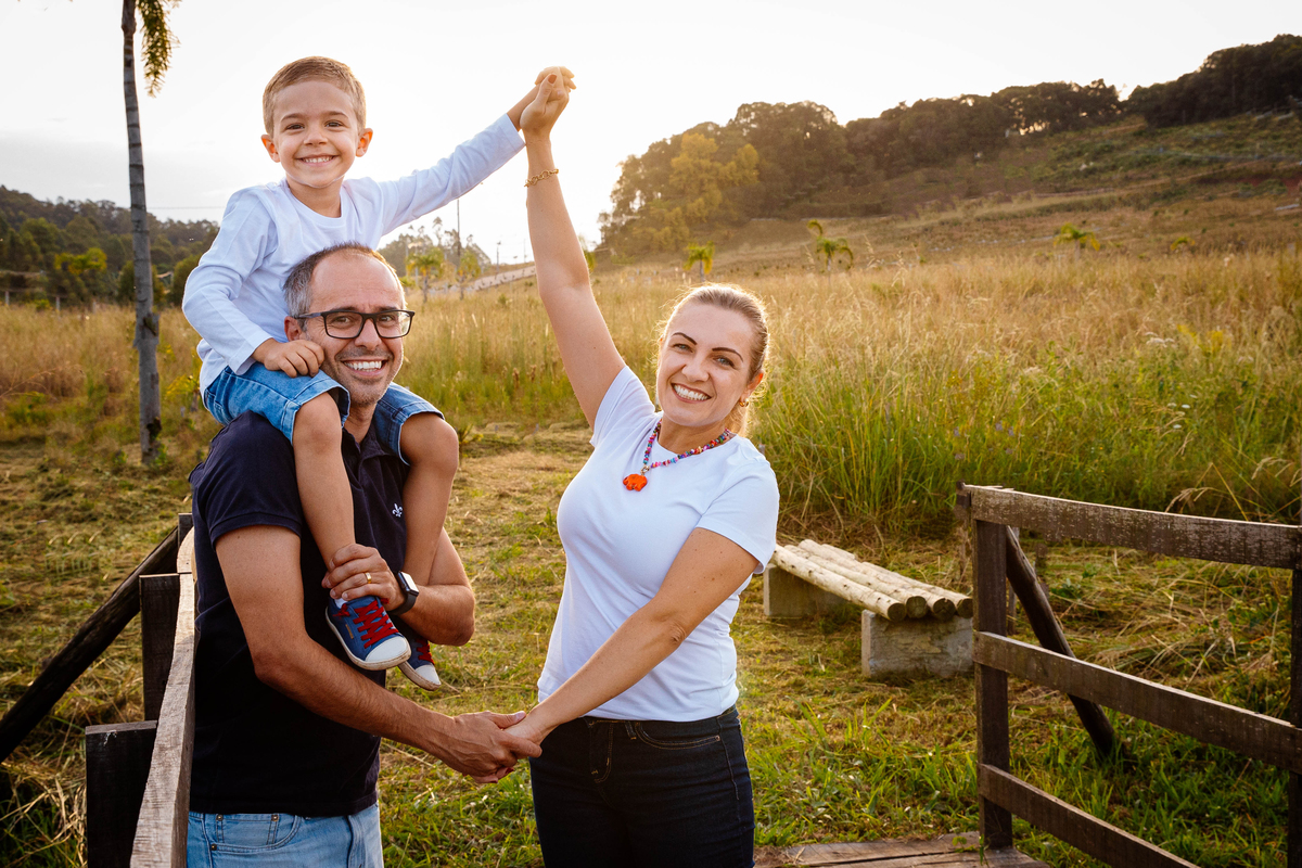 crianças infantil aline bortolini fotografia fotógrafa em garibaldi fotografia garibaldi fotografia externa fotos em família fotografia infantil vale dos vinhedos serra gaúcha porto seguro amor e afeto Essência porto seguro, virtudes, lar, família