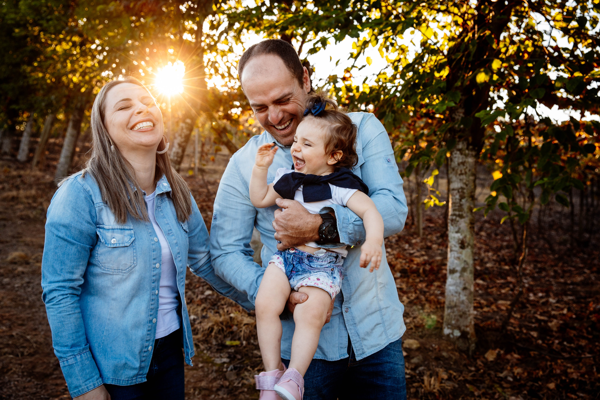 crianças infantil aline bortolini fotografia fotógrafa em garibaldi fotografia garibaldi fotografia externa fotos em família fotografia infantil vale dos vinhedos serra gaúcha porto seguro amor e afeto Essência porto seguro, virtudes, lar, família 