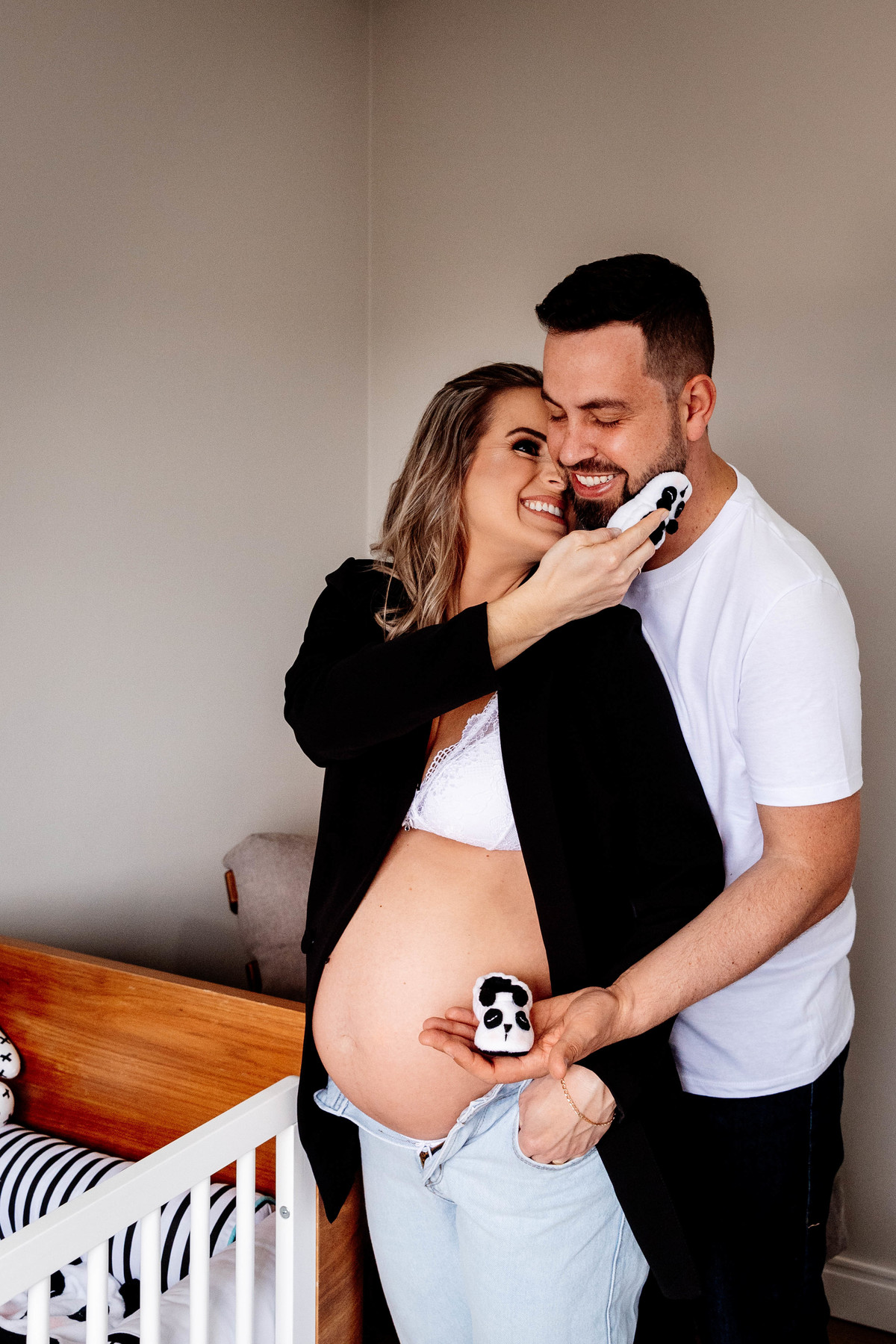 Ensaio Gestante Gestação  Bebê à Bordo Fotografia de gestante Fotógrafos em Garibaldi Fotografia em garibaldi Aline Bortolini Aline Bortolini Fotografia Fotografia em Bento Gonçalves Doce espera Fotografia no vale dos vinhedos Mãe de menino dog família