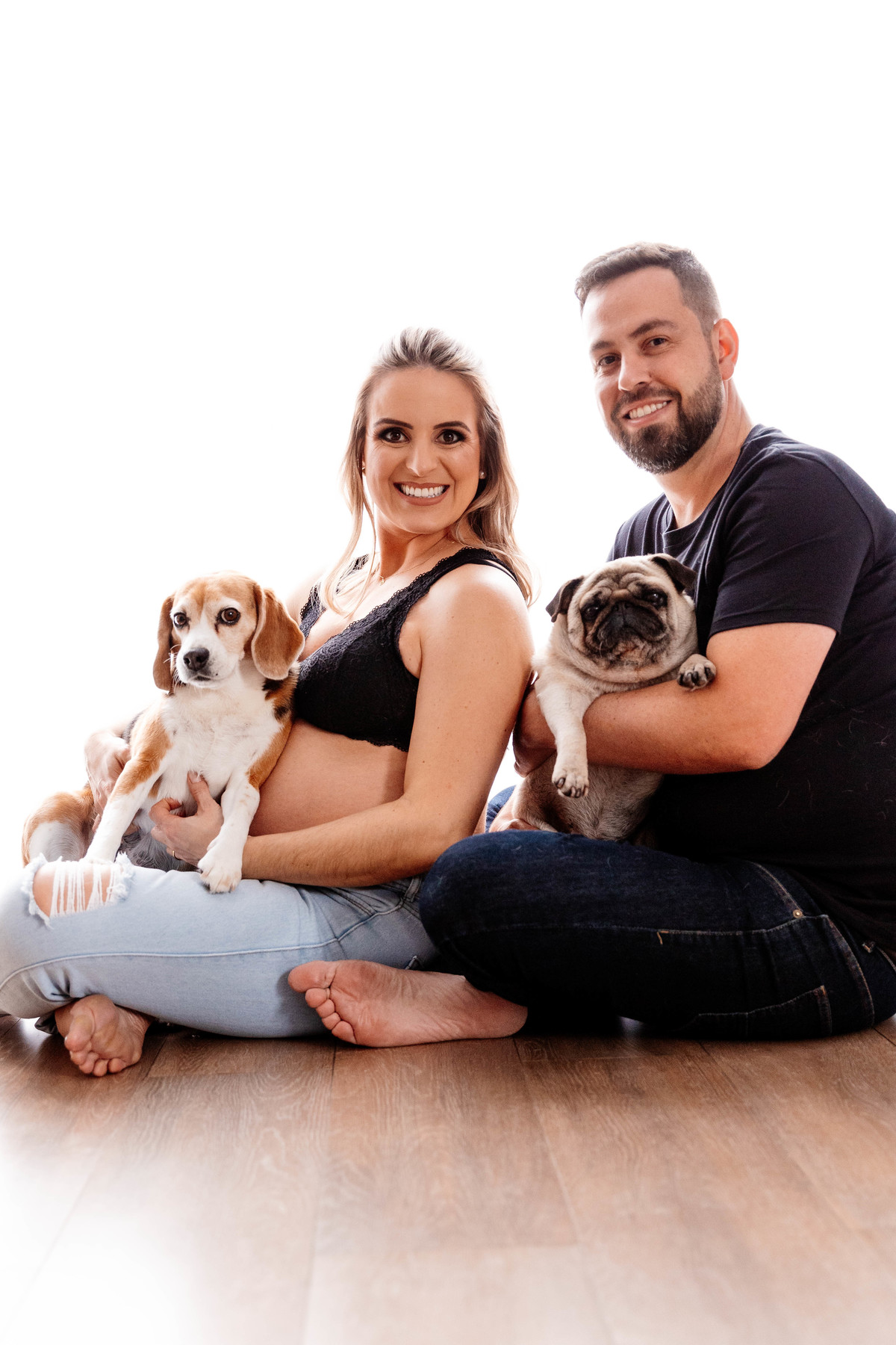 Ensaio Gestante Gestação  Bebê à Bordo Fotografia de gestante Fotógrafos em Garibaldi Fotografia em garibaldi Aline Bortolini Aline Bortolini Fotografia Fotografia em Bento Gonçalves Doce espera Fotografia no vale dos vinhedos Mãe de menino dog família