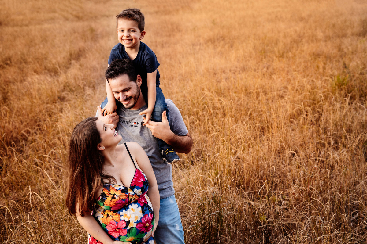 Ensaio Gestante Gestação  Bebê à Bordo Fotografia de gestante Fotógrafos em Garibaldi Fotografia em garibaldi Aline Bortolini Aline Bortolini Fotografia Fotografia em Bento Gonçalves Doce espera Fotografia no vale dos vinhedos Mãe de menino família