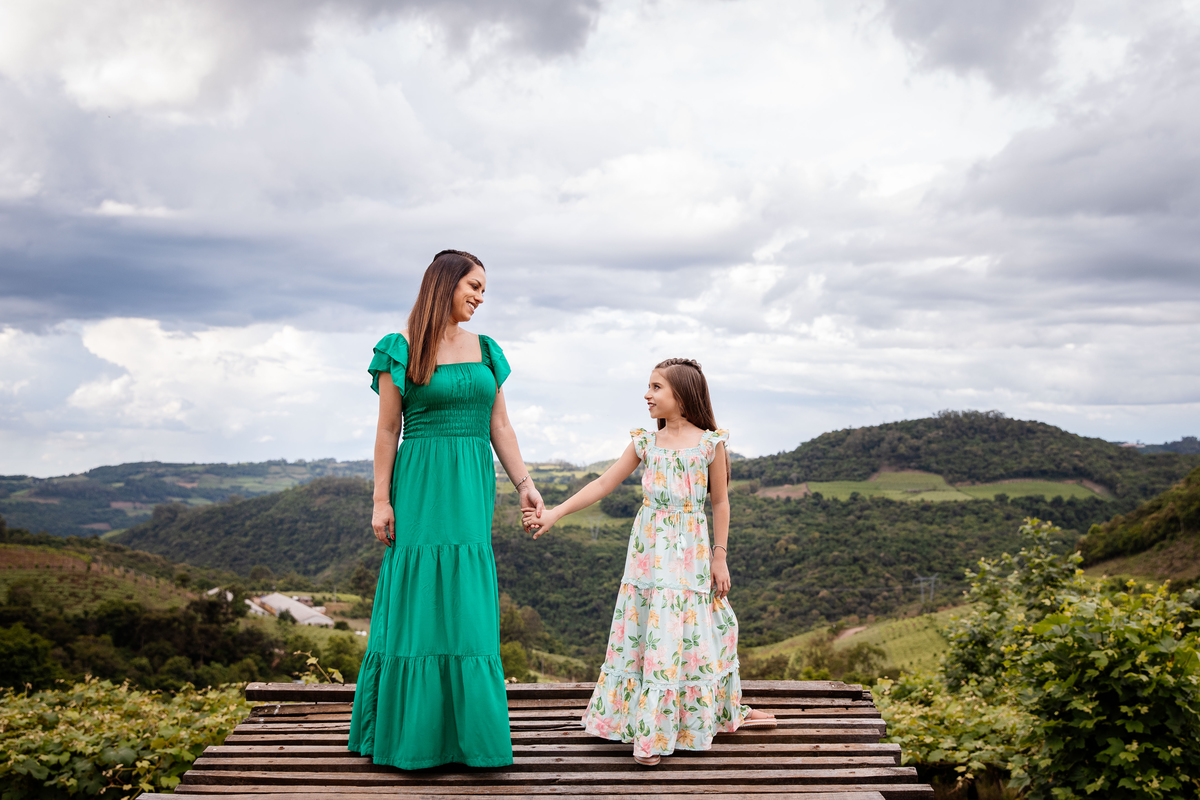 crianças infantil aline bortolini fotografia fotógrafa em garibaldi fotografia garibaldi fotografia externa fotos em família fotografia infantil vale dos vinhedos serra gaúcha porto seguro amor e afeto Essência porto seguro, virtudes, lar, família