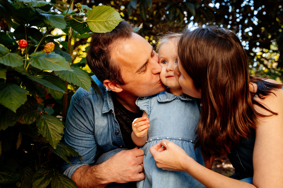 crianças infantil aline bortolini fotografia fotógrafa em garibaldi fotografia garibaldi fotografia externa fotos em família fotografia infantil vale dos vinhedos serra gaúcha porto seguro amor e afeto Essência porto seguro, virtudes, lar, família 