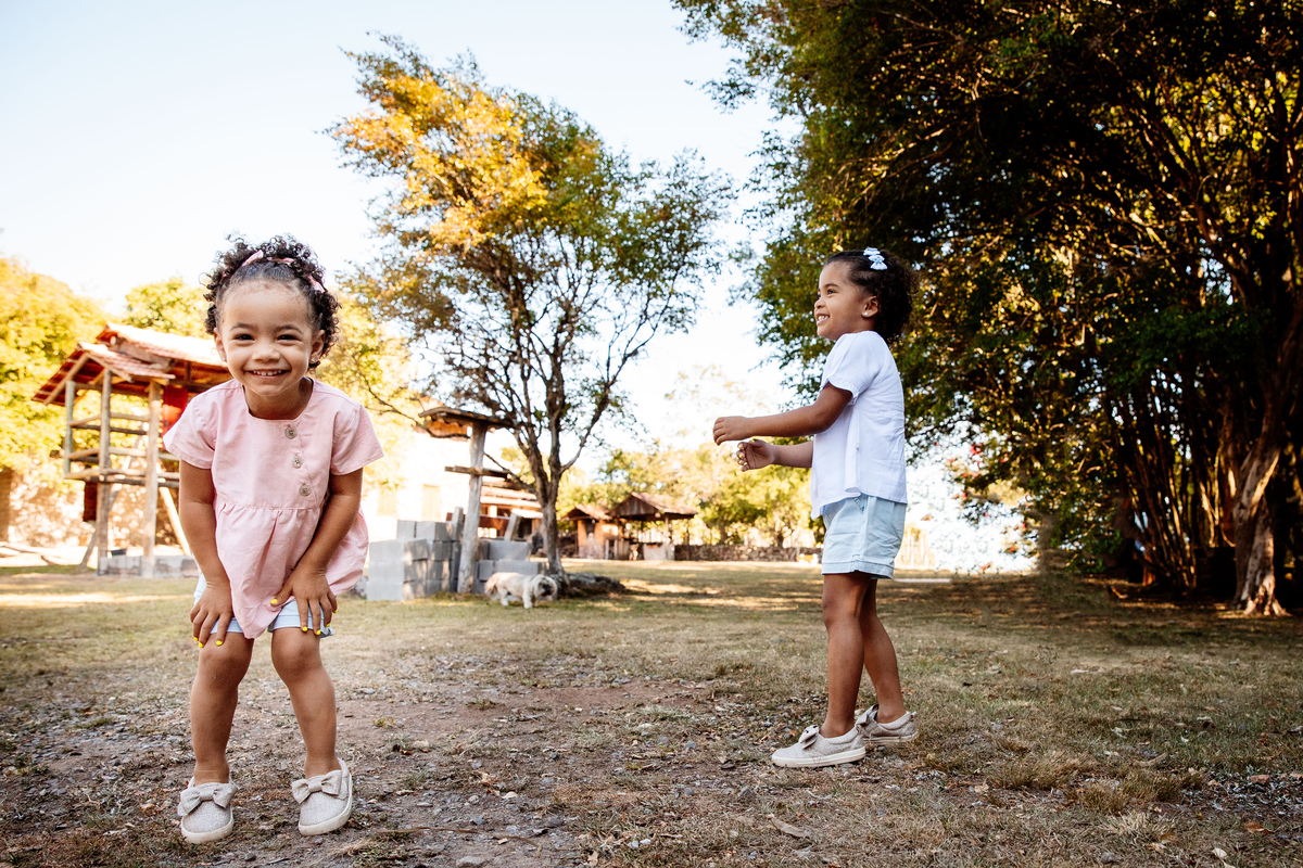 crianças infantil aline bortolini fotografia fotógrafa em garibaldi fotografia garibaldi fotografia externa fotos em família fotografia infantil vale dos vinhedos serra gaúcha porto seguro amor e afeto Essência porto seguro, virtudes, lar, família 
