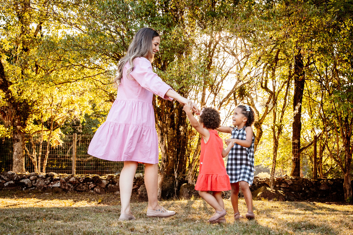 crianças infantil aline bortolini fotografia fotógrafa em garibaldi fotografia garibaldi fotografia externa fotos em família fotografia infantil vale dos vinhedos serra gaúcha porto seguro amor e afeto Essência porto seguro, virtudes, lar, família 