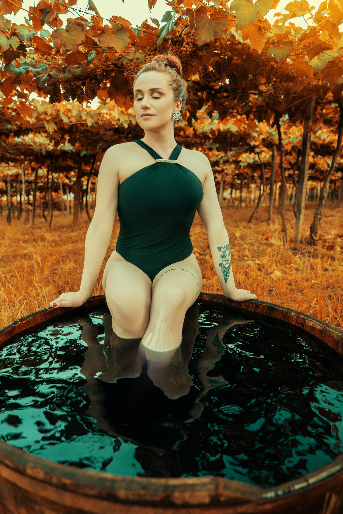 Aurora Cinabre Aline Botolini Elias Langer Aline Bortolini Fotografia Ensaio Onírico Tons quentes Ensaio fotográfico Ensaio externo Sessão de fotos Fotografia Fotógrafos em Garibaldi Garibaldi Serra Gaúcha Ensaio feminino Vale dos vinhedos Projeto de foto