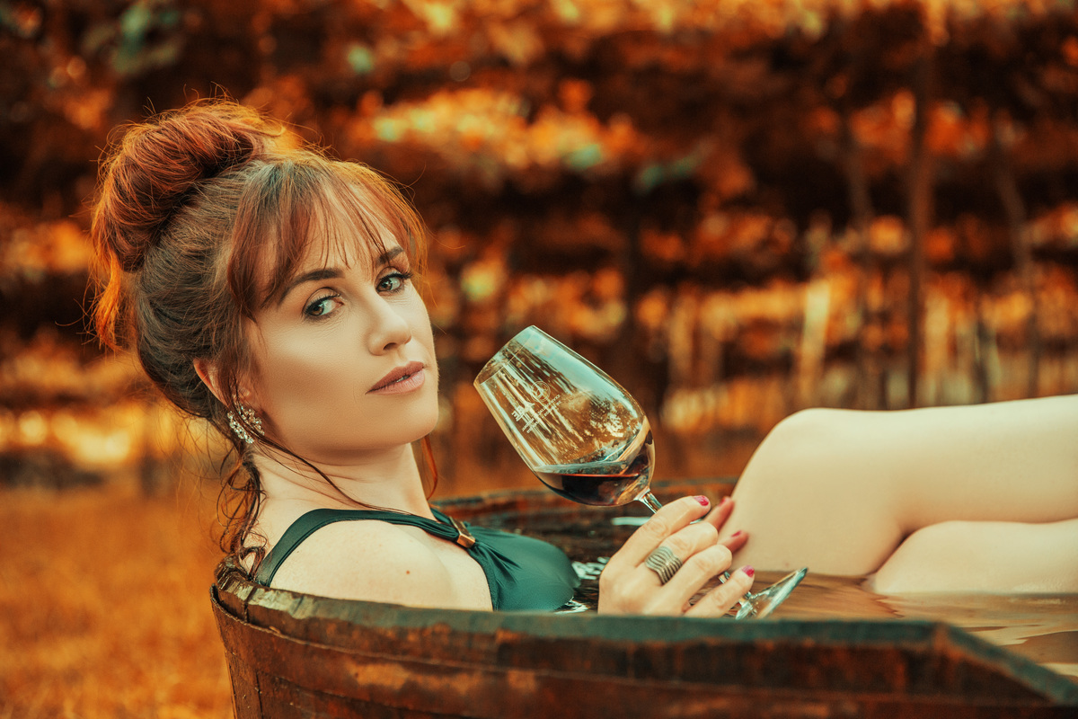 Aurora Cinabre Aline Botolini Elias Langer Aline Bortolini Fotografia Ensaio Onírico Tons quentes Ensaio fotográfico Ensaio externo Sessão de fotos Fotografia Fotógrafos em Garibaldi Garibaldi Serra Gaúcha Ensaio feminino Vale dos vinhedos Projeto de foto