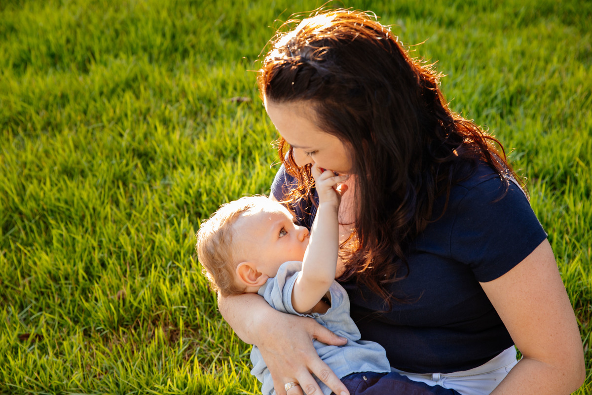 crianças infantil aline bortolini fotografia fotógrafa em garibaldi fotografia garibaldi fotografia externa fotos em família fotografia infantil vale dos vinhedos serra gaúcha porto seguro amor e afeto Essência porto seguro, virtudes, lar, família 
