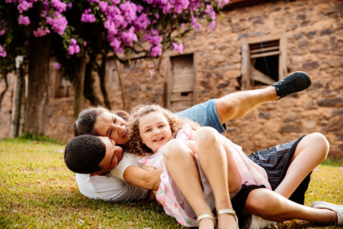crianças infantil aline bortolini fotografia fotógrafa em garibaldi fotografia garibaldi fotografia externa fotos em família fotografia infantil vale dos vinhedos serra gaúcha porto seguro amor e afeto Essência porto seguro, virtudes, lar, família 