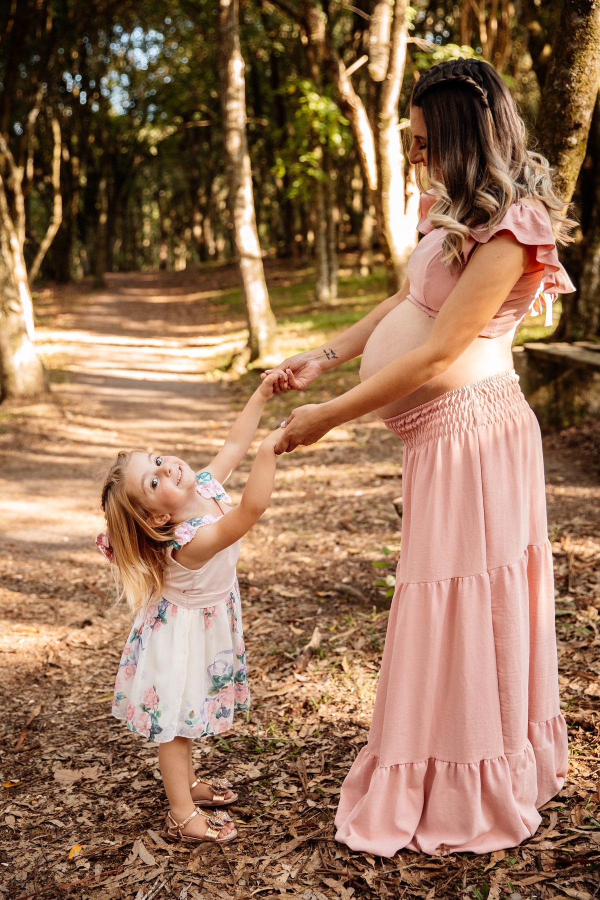 Ensaio Gestante Gestação  Bebê à Bordo Fotografia de gestante Fotógrafos em Garibaldi Fotografia em garibaldi Aline Bortolini Aline Bortolini Fotografia Fotografia em Bento Gonçalves Doce espera Fotografia no vale dos vinhedos Mãe de menino família
