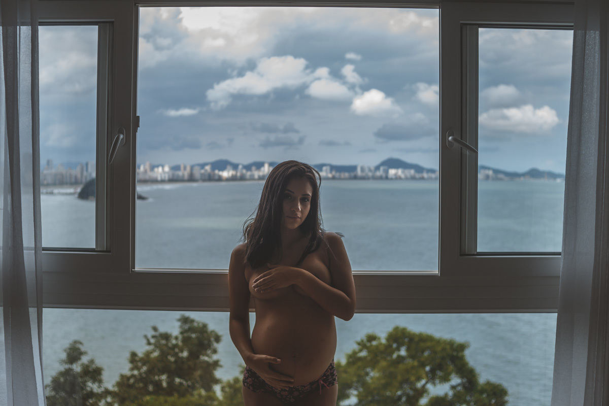 ensaio-gestante-vista-mar-lingerie-nu-gravida