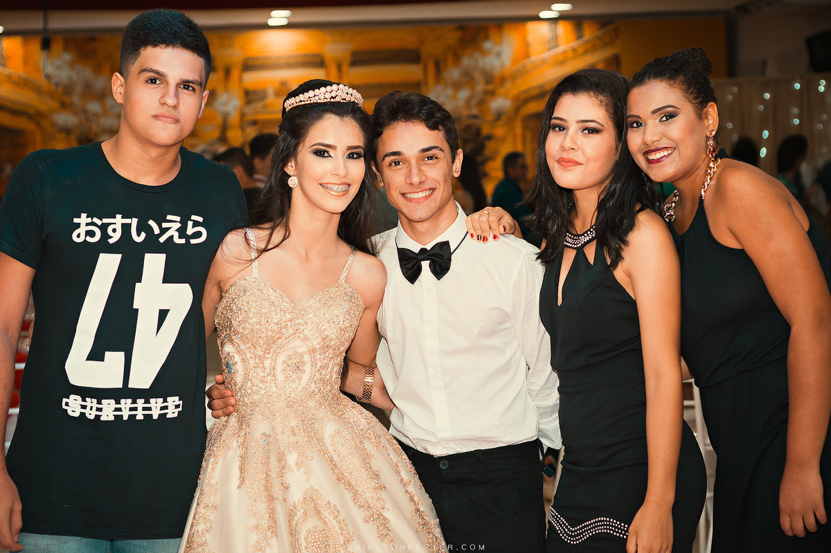 debutante com seus amigos