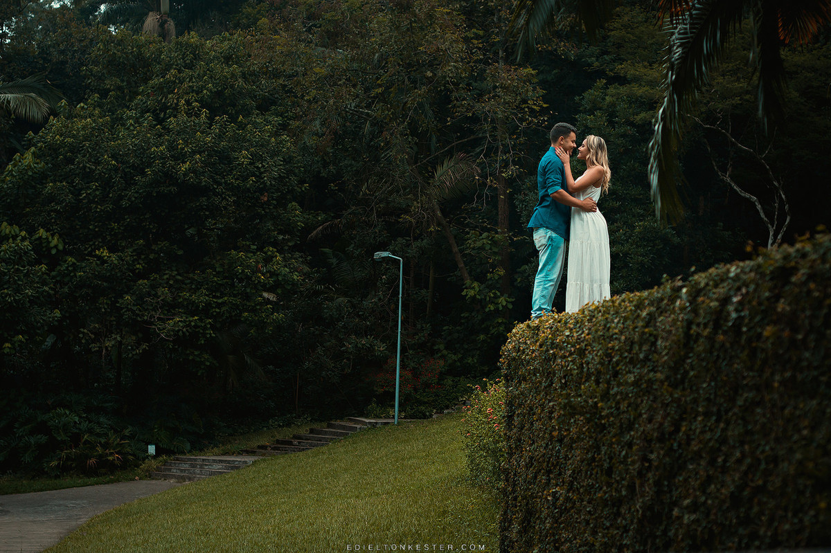 noivos em ensaio pre casamento em sao paulo feito pelo fotografo de casamentos edielton kester